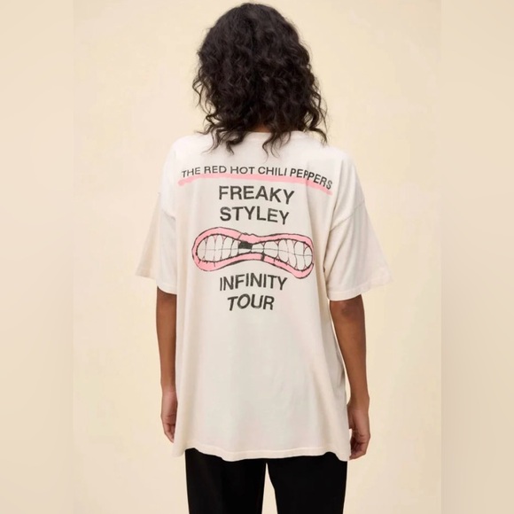 NWT Daydreamer RARE 🔥 RED HOT CHILI PEPPERS FREAKY MERCH TEE size Medium - Picture 3 of 4